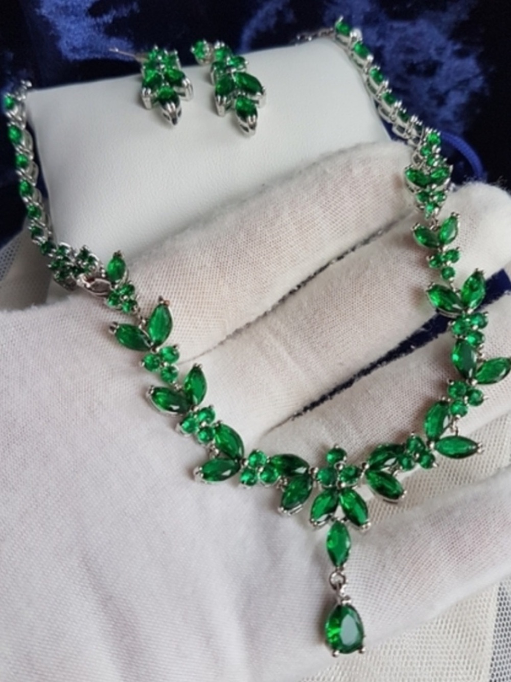 Swarovski Elements Emerald Green Marquis Teardrop Leaf Necklace NEW